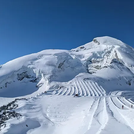 Alpina Peaks 公寓 *